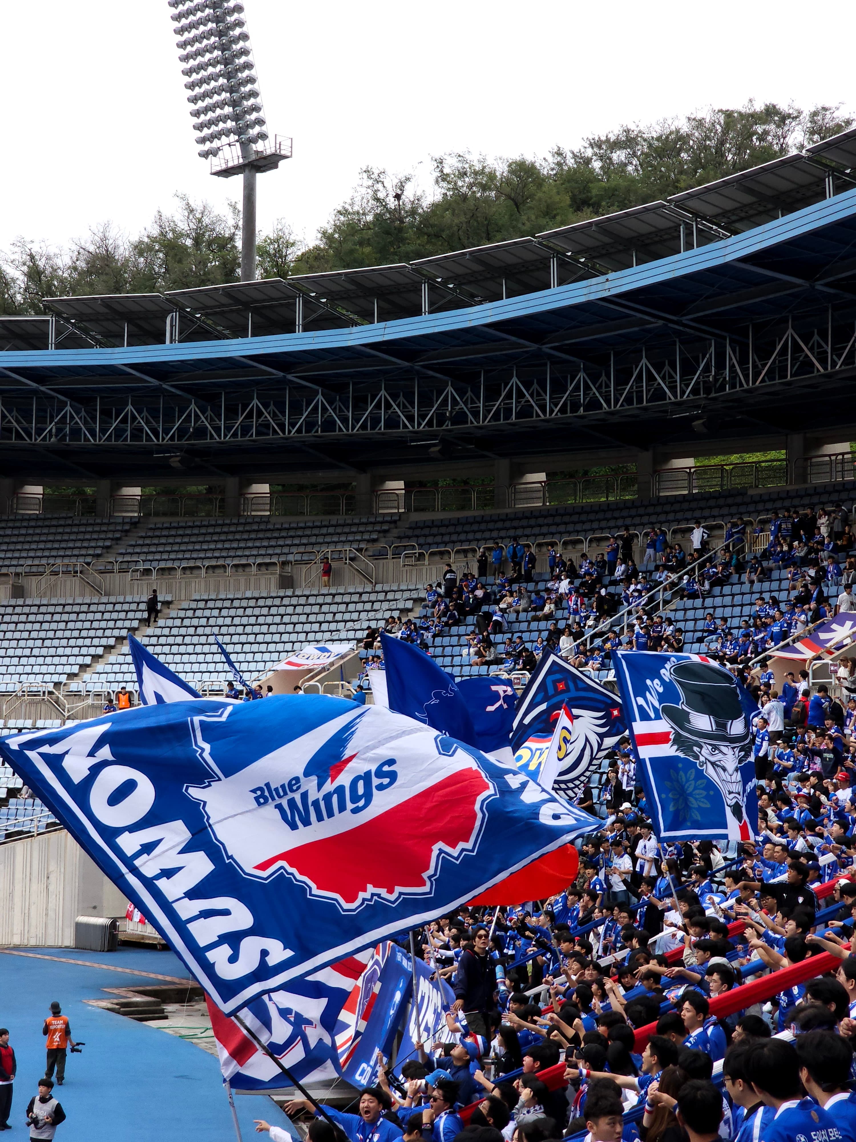 Goroutine Synchronization. Unbuffered vs. Buffered Channels and the Go Memory Model